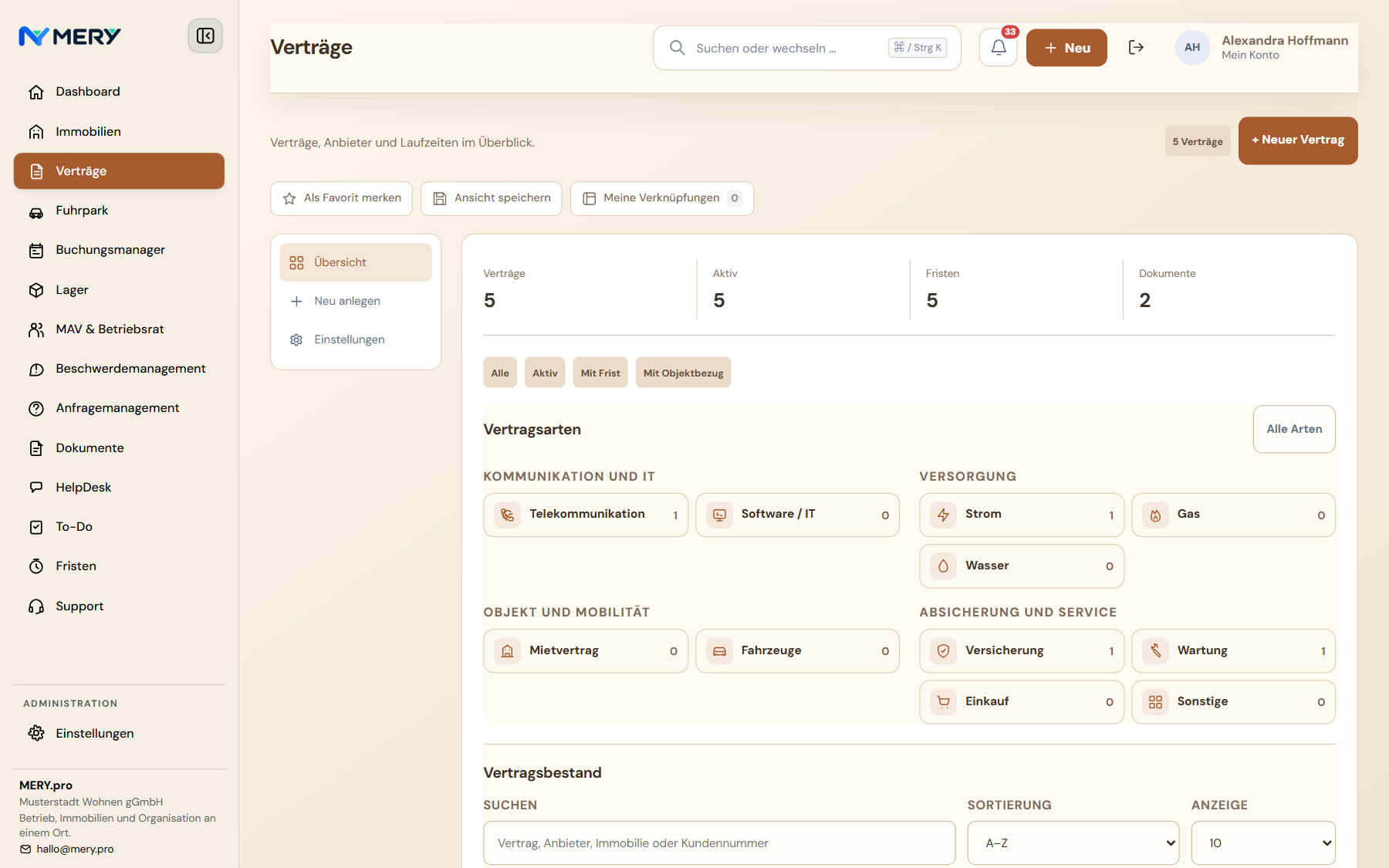 Vertragsliste mit Art, Status, Laufzeit und Objektbezug.